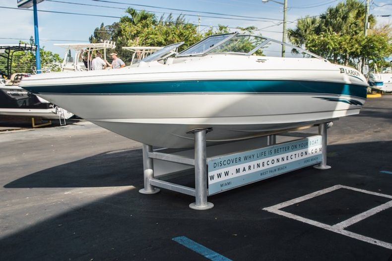 Thumbnail 3 for Used 1999 Larson 186 Bowrider boat for sale in West Palm Beach, FL