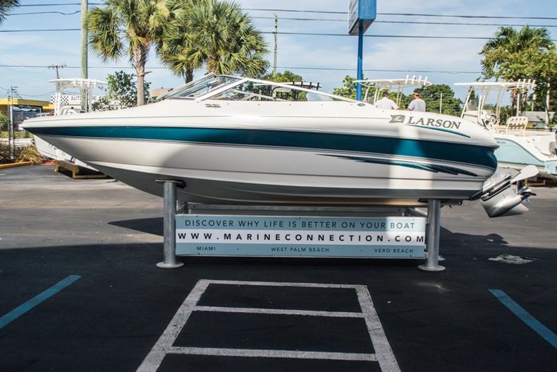 Thumbnail 4 for Used 1999 Larson 186 Bowrider boat for sale in West Palm Beach, FL