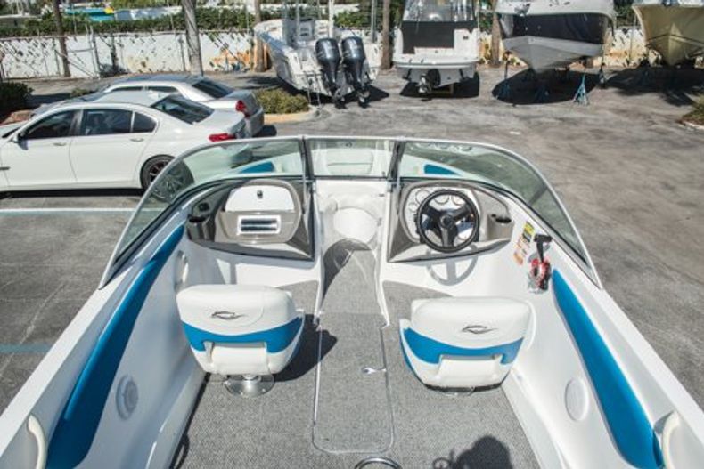Thumbnail 10 for New 2014 Rinker Captiva 186 OB Bowrider boat for sale in Miami, FL