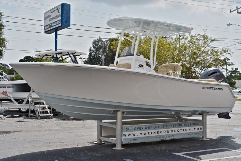 Thumbnail 3 for New 2018 Sportsman Heritage 211 Center Console boat for sale in West Palm Beach, FL