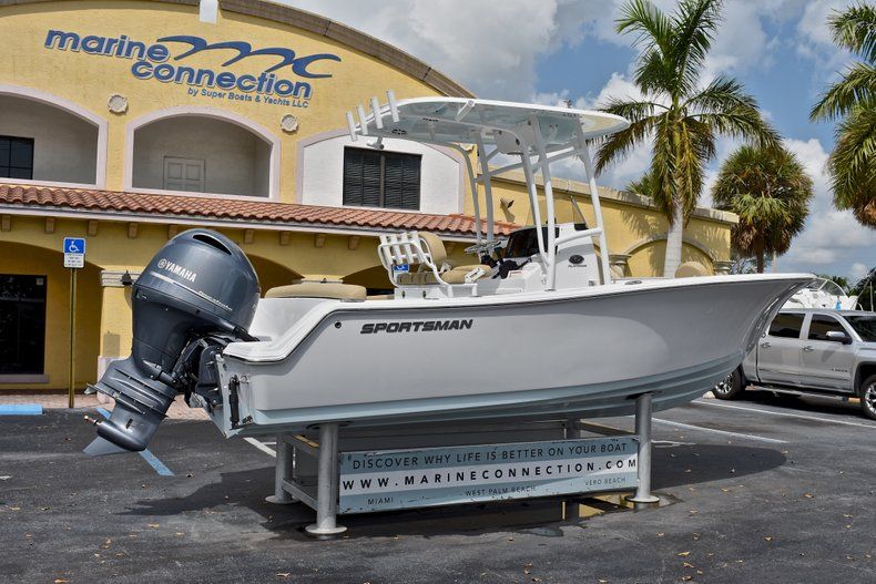 Thumbnail 8 for New 2018 Sportsman Heritage 211 Center Console boat for sale in West Palm Beach, FL