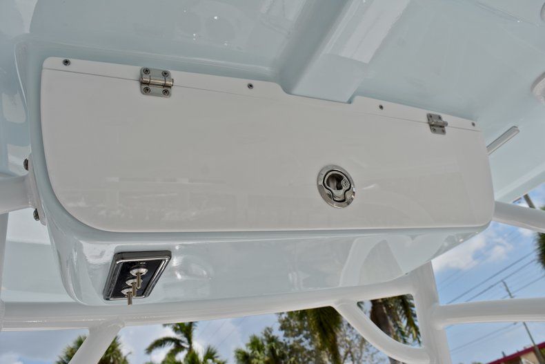 Thumbnail 27 for New 2018 Sportsman Heritage 211 Center Console boat for sale in West Palm Beach, FL