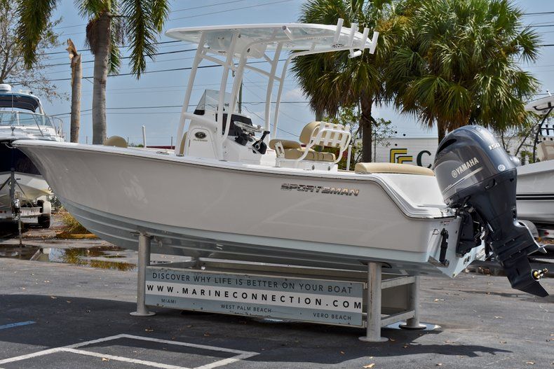 Thumbnail 5 for New 2018 Sportsman Heritage 211 Center Console boat for sale in West Palm Beach, FL