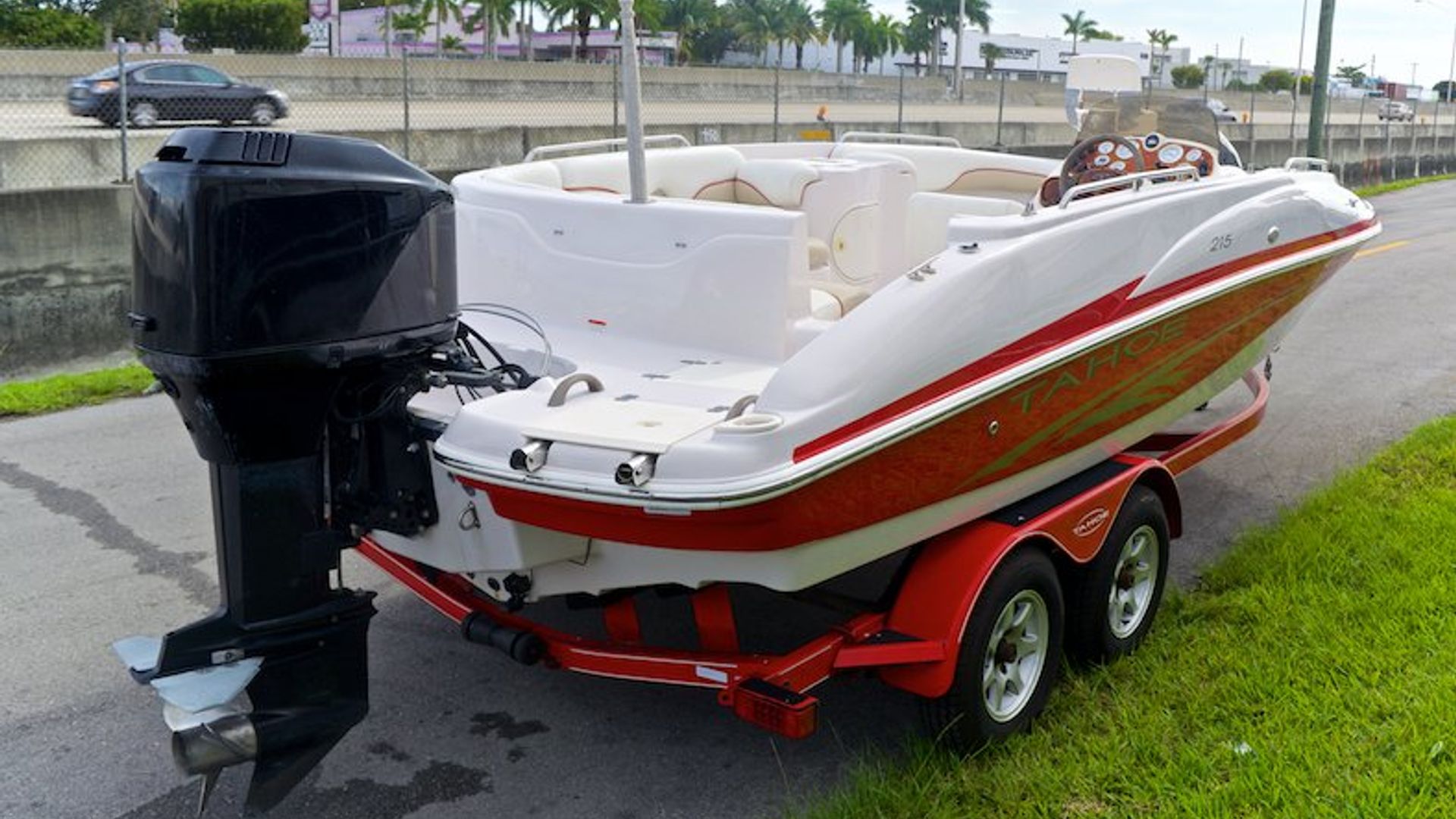 Used 2005 Tahoe 215 Deck Boat #70TZ image 5