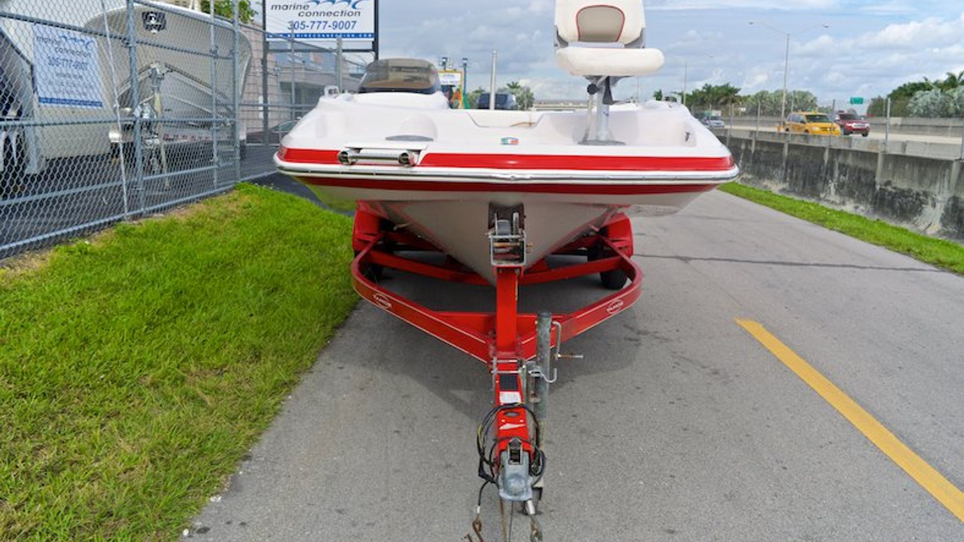 Used 2005 Tahoe 215 Deck Boat #70TZ image 7