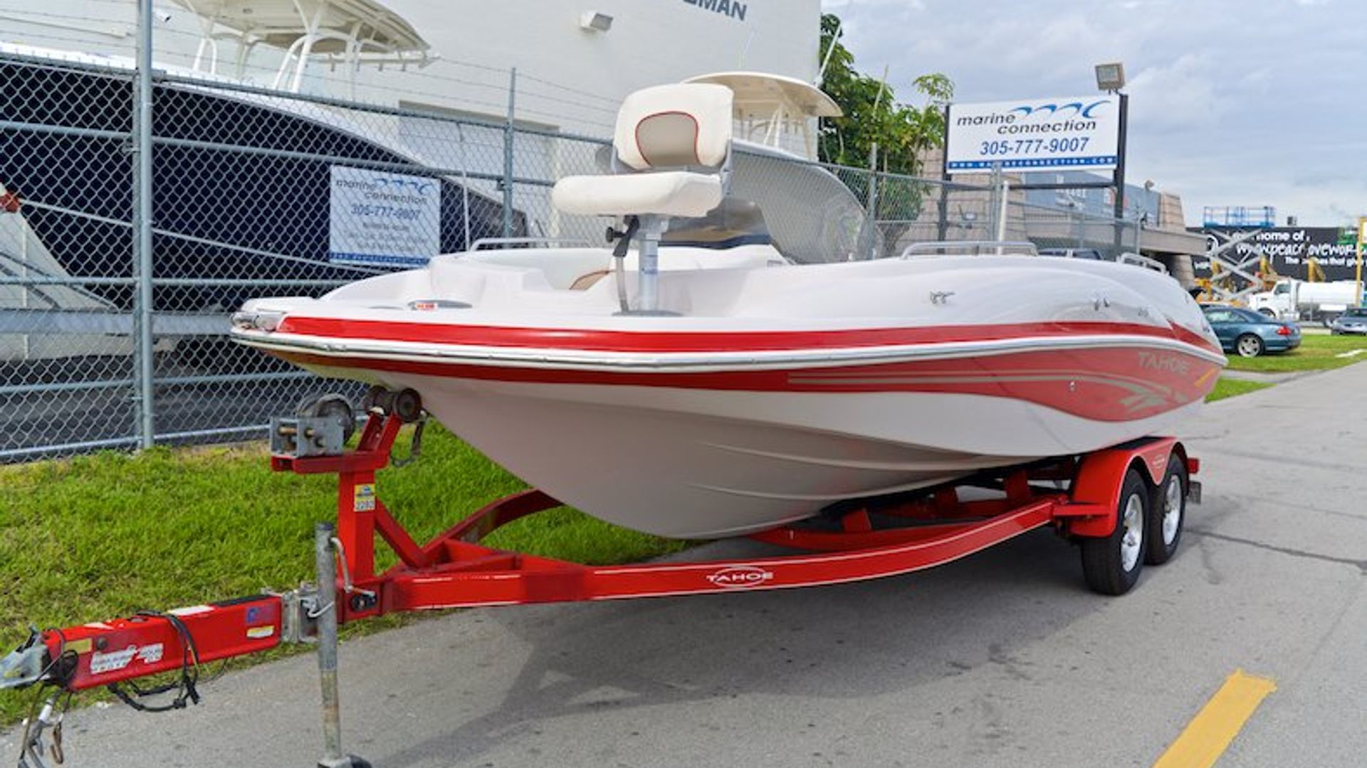 Used 2005 Tahoe 215 Deck Boat #70TZ image 8