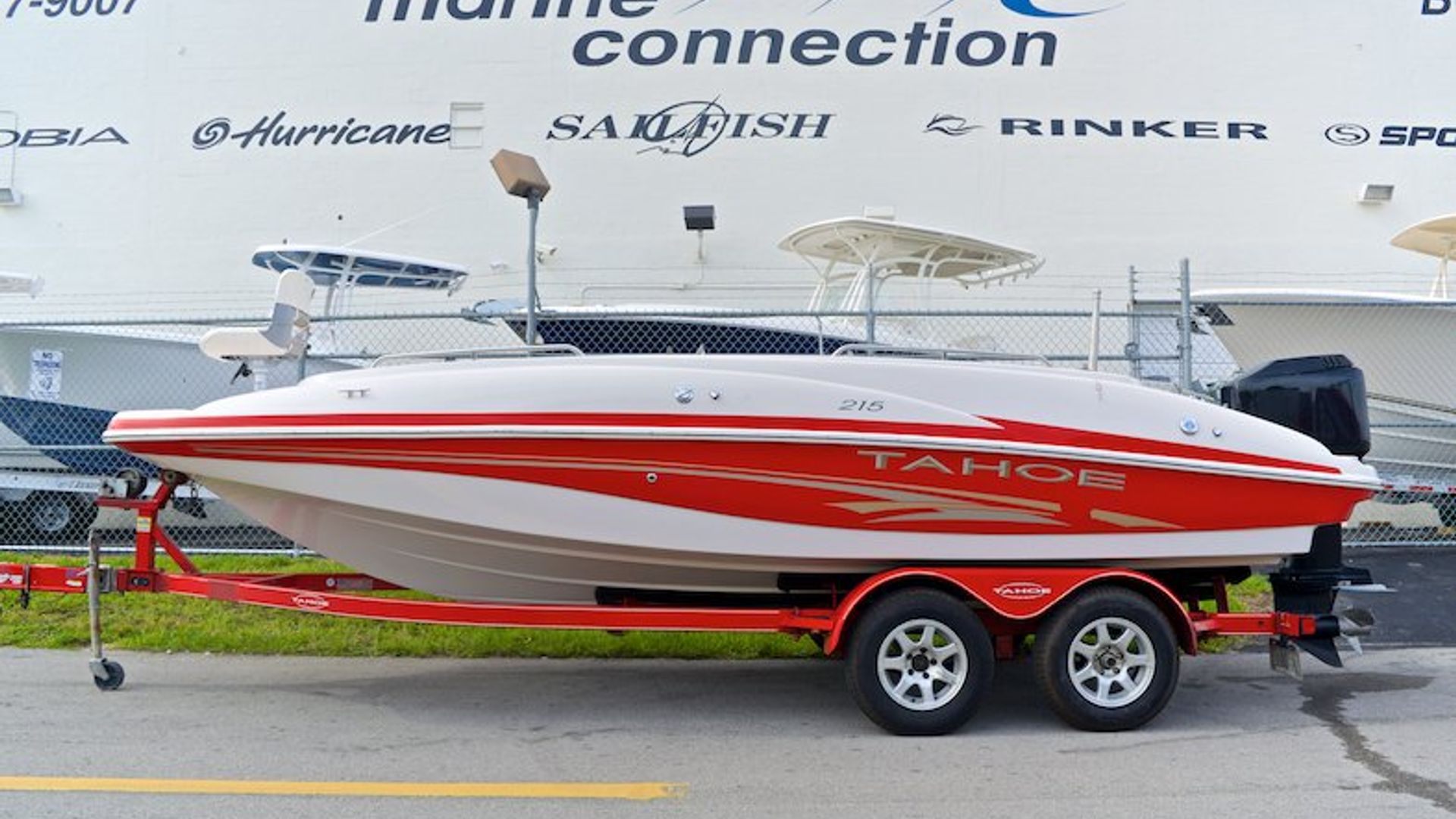 Used 2005 Tahoe 215 Deck Boat #70TZ image 1