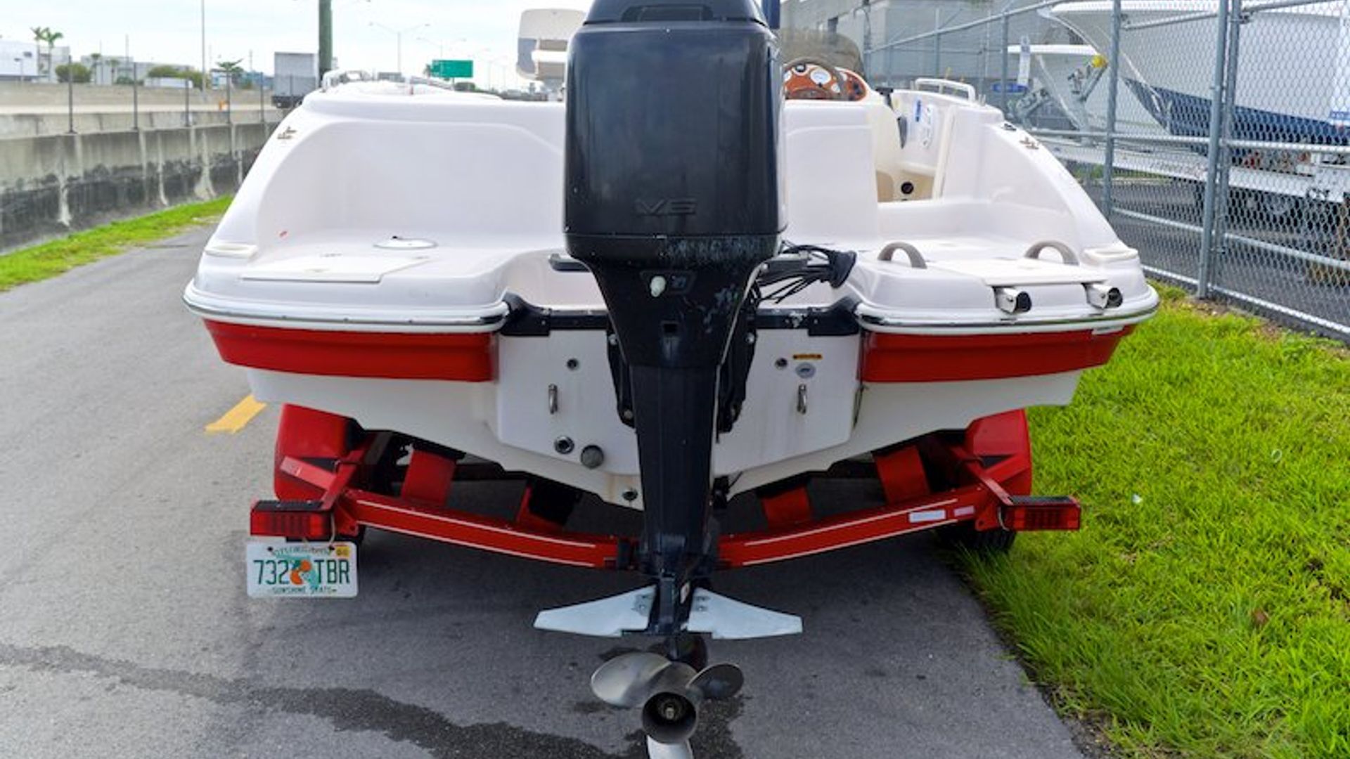 Used 2005 Tahoe 215 Deck Boat #70TZ image 4