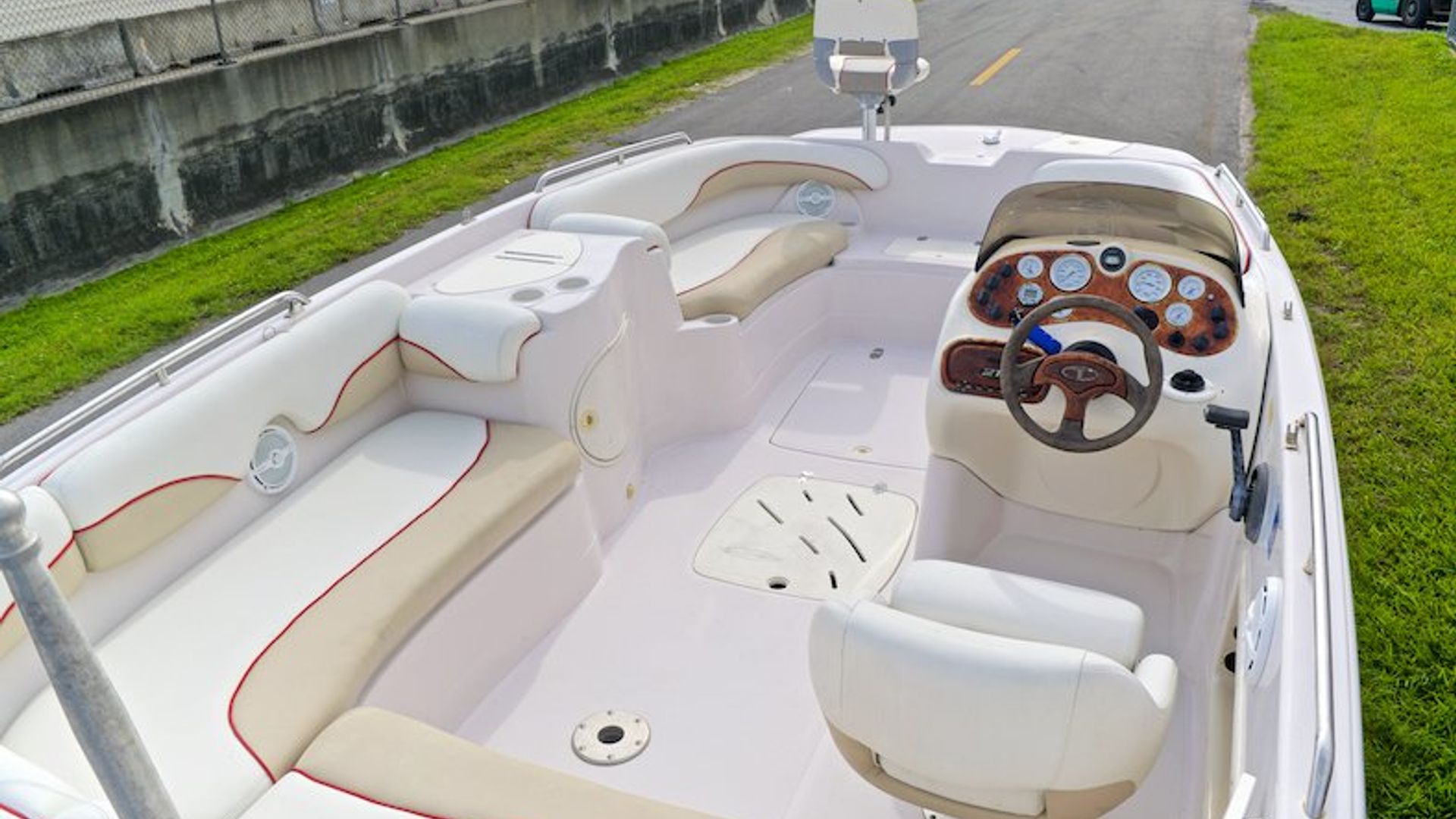 Used 2005 Tahoe 215 Deck Boat #70TZ image 17