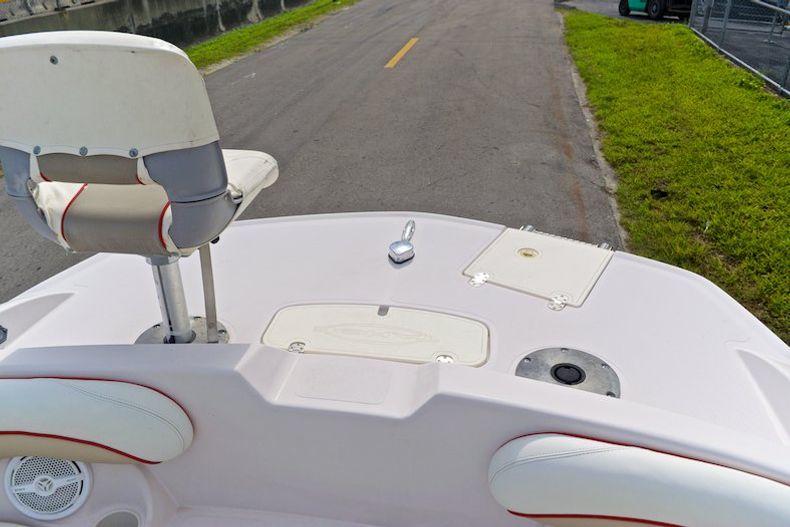 Thumbnail 39 for Used 2005 Tahoe 215 Deck Boat boat for sale in Miami, FL