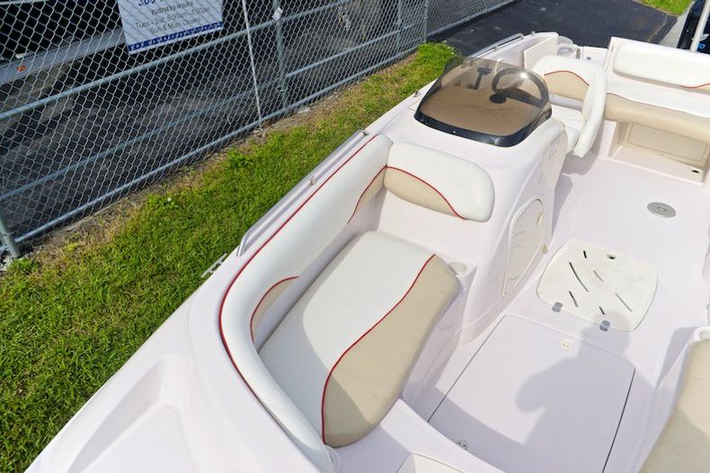 Thumbnail 41 for Used 2005 Tahoe 215 Deck Boat boat for sale in Miami, FL