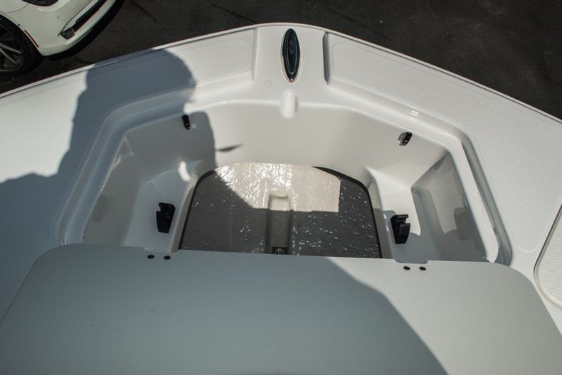 Thumbnail 25 for New 2016 Hurricane SunDeck SD 2200 OB boat for sale in West Palm Beach, FL