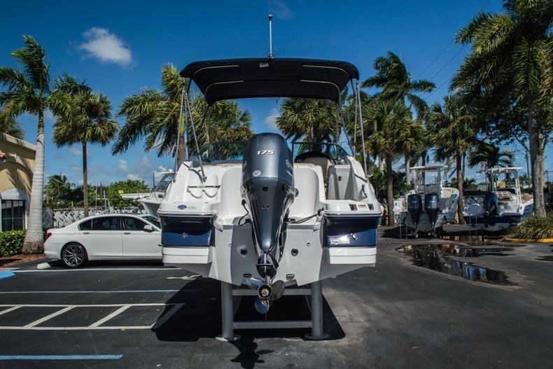 Thumbnail 5 for New 2016 Hurricane SunDeck SD 2200 OB boat for sale in West Palm Beach, FL