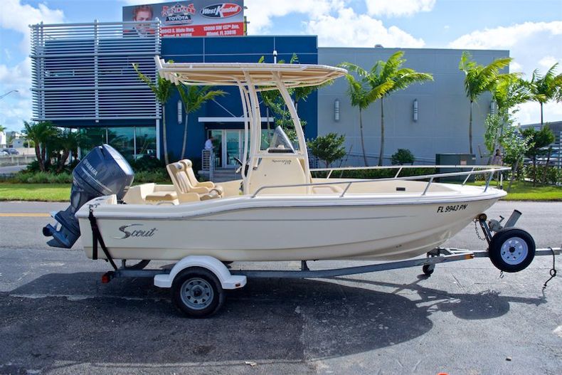 Thumbnail 4 for Used 2014 Scout 175 Sportfish Center Console boat for sale in Miami, FL