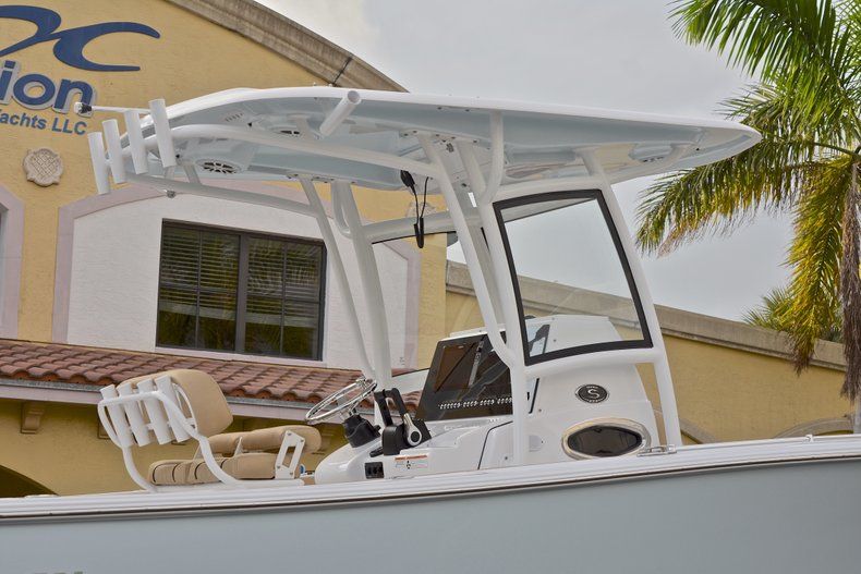 Thumbnail 4 for New 2018 Sportsman Open 252 Center Console boat for sale in West Palm Beach, FL