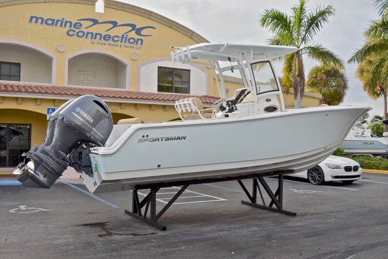 Thumbnail 3 for New 2018 Sportsman Open 252 Center Console boat for sale in West Palm Beach, FL