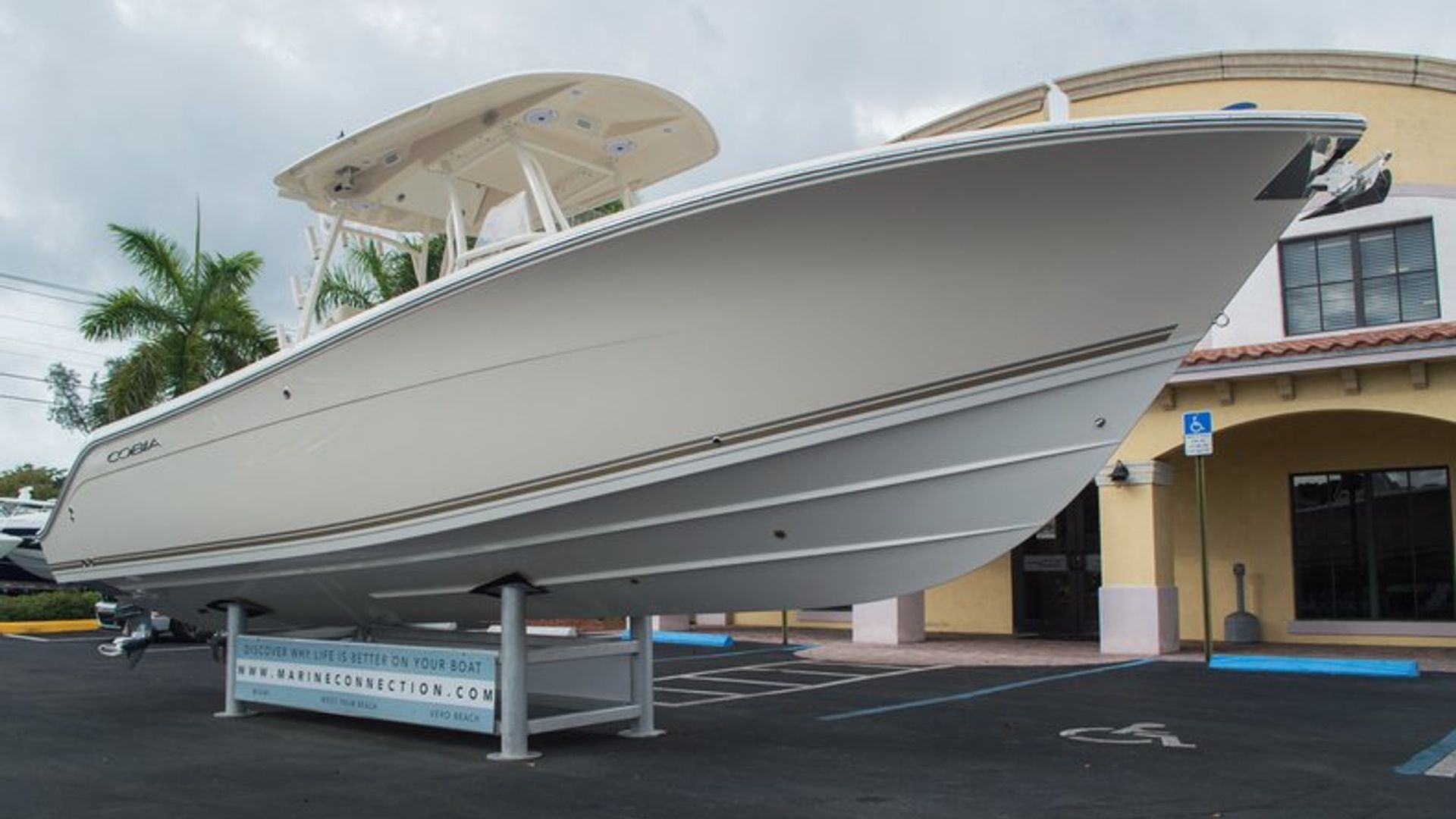 New 2016 Cobia 296 Center Console #N018 image 2