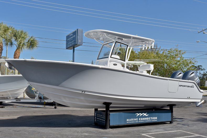 Thumbnail 3 for New 2018 Sportsman Open 252 Center Console boat for sale in West Palm Beach, FL
