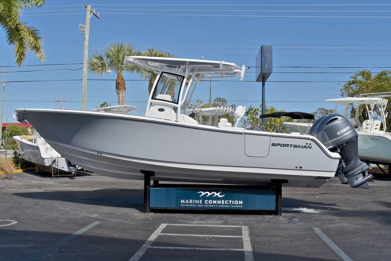 Thumbnail 4 for New 2018 Sportsman Open 252 Center Console boat for sale in West Palm Beach, FL