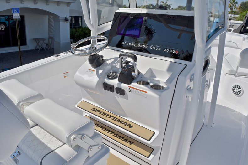 Thumbnail 35 for New 2018 Sportsman Open 252 Center Console boat for sale in West Palm Beach, FL