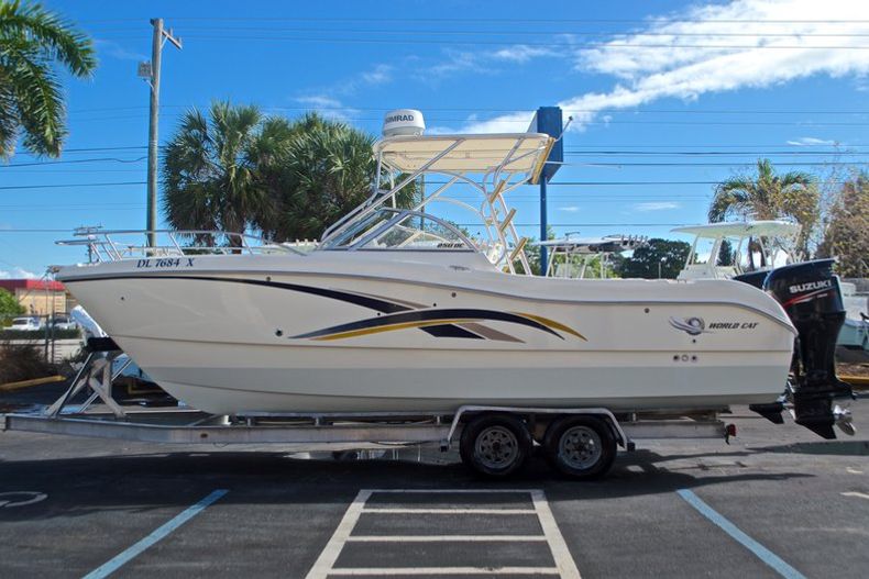 Thumbnail 5 for Used 2003 World Cat 250 DC Dual Console boat for sale in West Palm Beach, FL