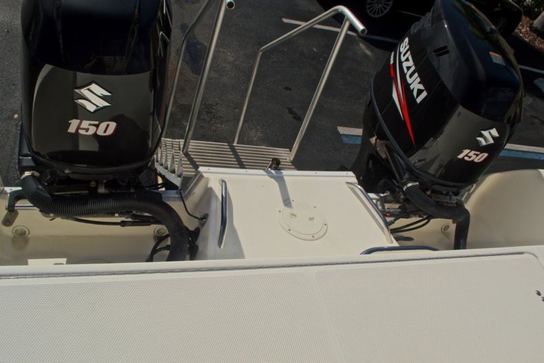 Thumbnail 16 for Used 2003 World Cat 250 DC Dual Console boat for sale in West Palm Beach, FL