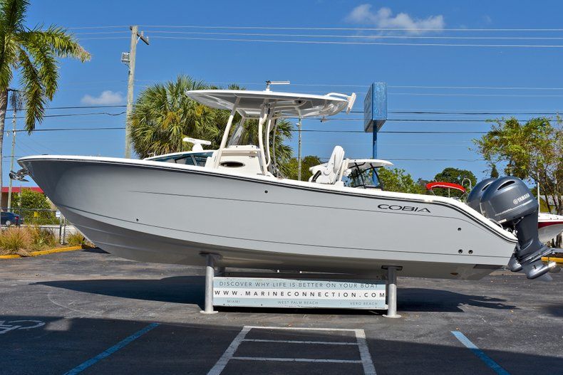 Thumbnail 4 for New 2018 Cobia 277 Center Console boat for sale in West Palm Beach, FL