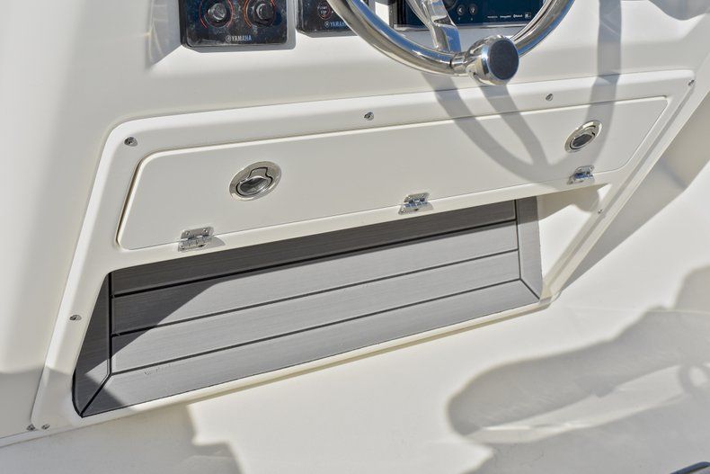 Thumbnail 38 for New 2018 Cobia 277 Center Console boat for sale in West Palm Beach, FL