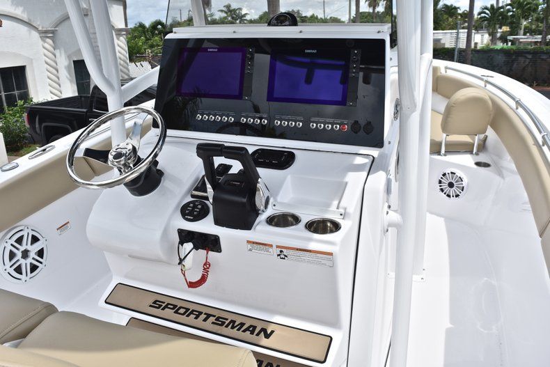 Thumbnail 39 for Used 2018 Sportsman Open 252 Center Console boat for sale in West Palm Beach, FL