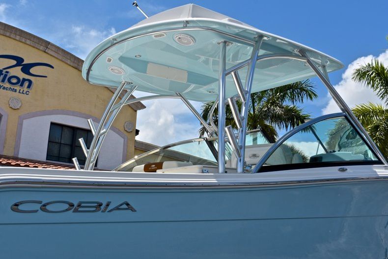 Thumbnail 11 for New 2017 Cobia 280 DC Dual Console boat for sale in West Palm Beach, FL