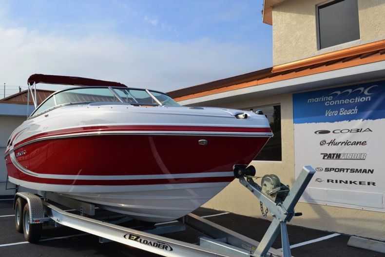 Thumbnail 3 for New 2014 Rinker Captiva 246 Bowrider boat for sale in Vero Beach, FL