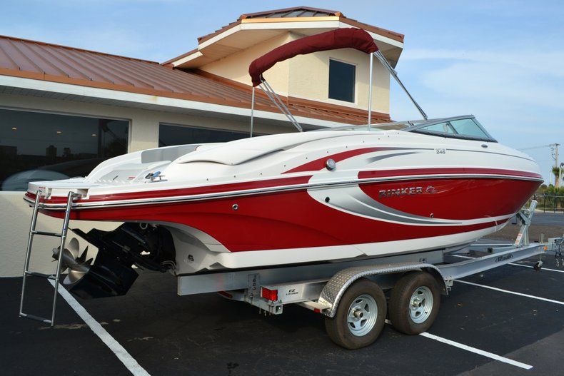 Thumbnail 4 for New 2014 Rinker Captiva 246 Bowrider boat for sale in Vero Beach, FL