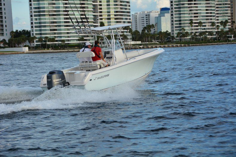 Thumbnail 6 for New 2015 Sailfish 220 CC Center Console boat for sale in West Palm Beach, FL