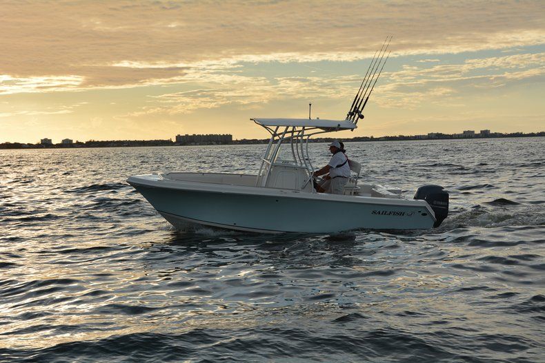Thumbnail 8 for New 2015 Sailfish 220 CC Center Console boat for sale in West Palm Beach, FL