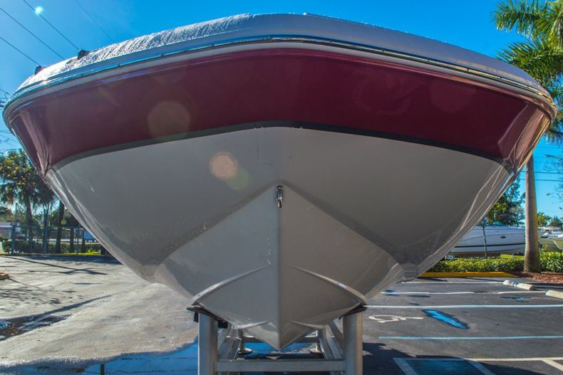 Thumbnail 3 for New 2016 Hurricane SunDeck SD 2200 OB boat for sale in West Palm Beach, FL