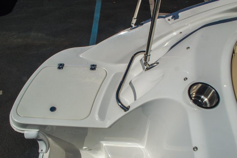 Thumbnail 14 for New 2016 Hurricane SunDeck SD 2200 OB boat for sale in West Palm Beach, FL