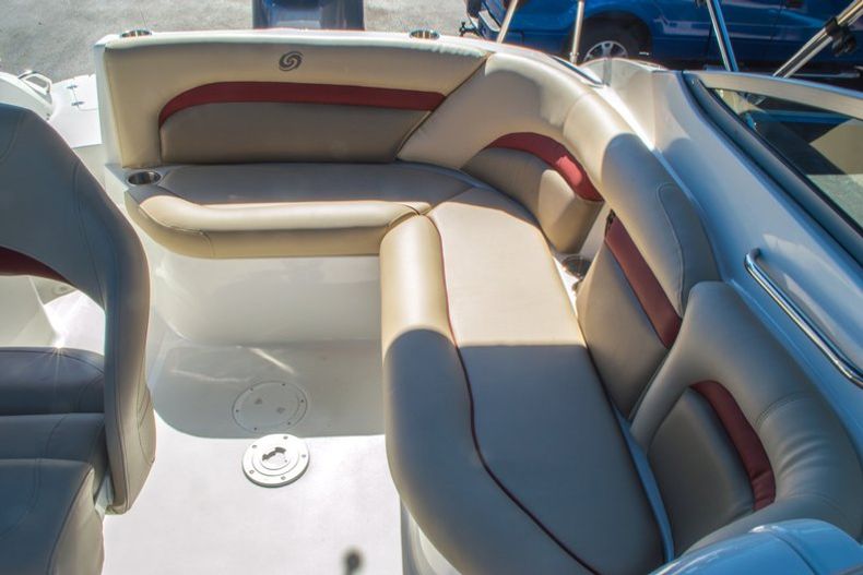 Thumbnail 16 for New 2016 Hurricane SunDeck SD 2200 OB boat for sale in West Palm Beach, FL