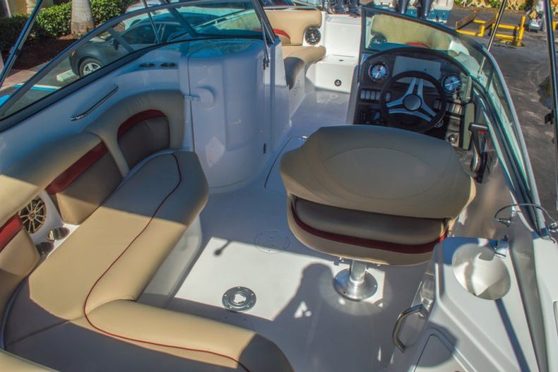 Thumbnail 12 for New 2016 Hurricane SunDeck SD 2200 OB boat for sale in West Palm Beach, FL