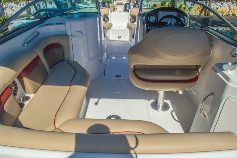 Thumbnail 13 for New 2016 Hurricane SunDeck SD 2200 OB boat for sale in West Palm Beach, FL