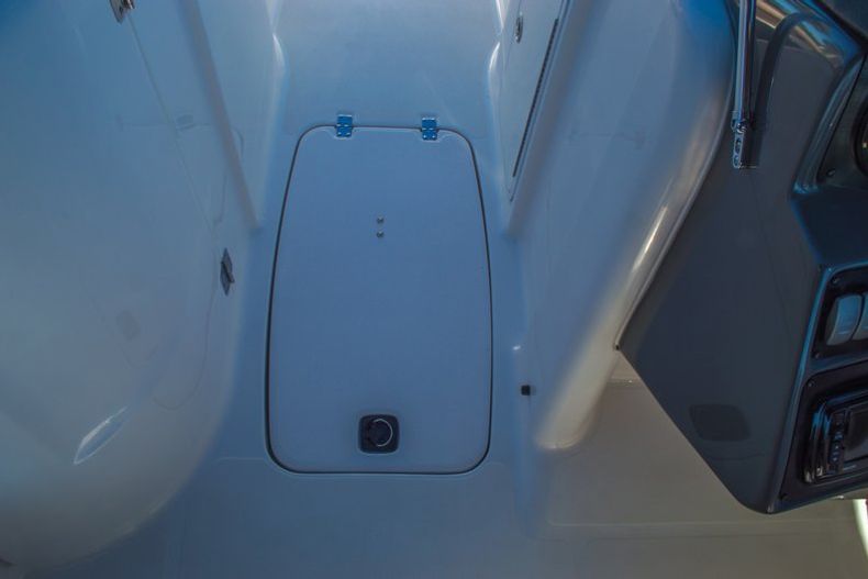 Thumbnail 39 for New 2016 Hurricane SunDeck SD 2200 OB boat for sale in West Palm Beach, FL