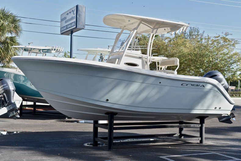 Thumbnail 4 for New 2018 Cobia 201 Center Console boat for sale in Vero Beach, FL