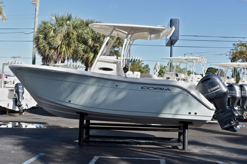 Thumbnail 5 for New 2018 Cobia 201 Center Console boat for sale in Vero Beach, FL