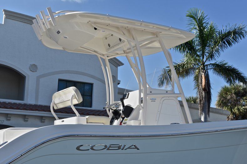 Thumbnail 9 for New 2018 Cobia 201 Center Console boat for sale in Vero Beach, FL