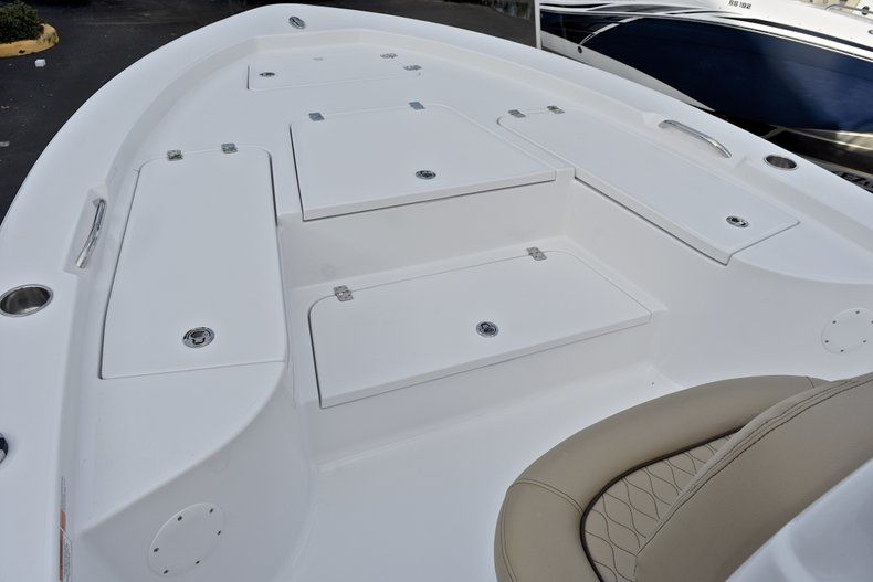 Thumbnail 35 for New 2018 Sportsman Masters 227 Bay Boat boat for sale in Vero Beach, FL