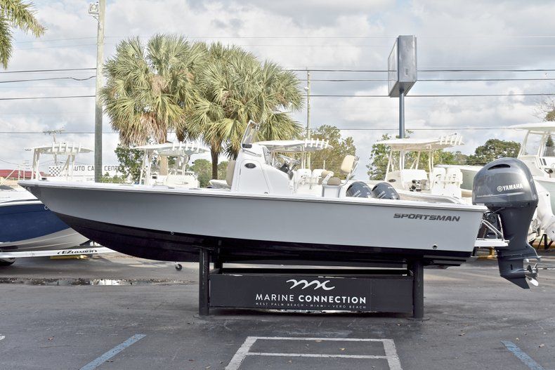 Thumbnail 4 for New 2018 Sportsman Masters 227 Bay Boat boat for sale in Vero Beach, FL
