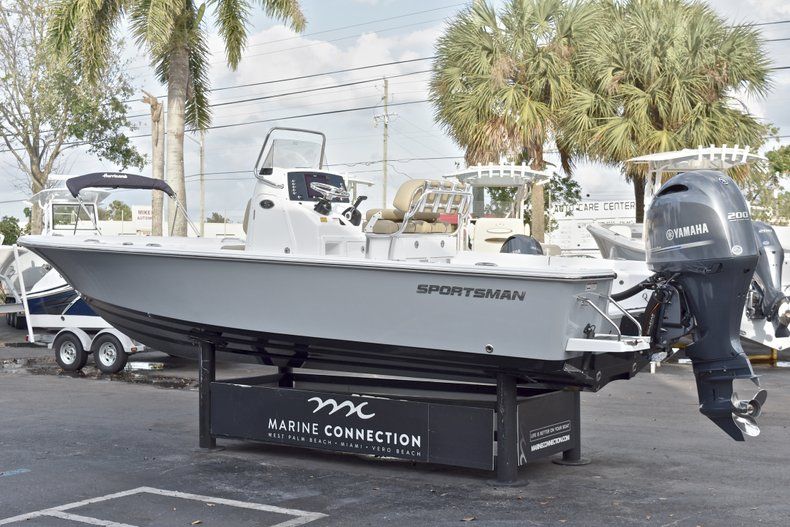 Thumbnail 5 for New 2018 Sportsman Masters 227 Bay Boat boat for sale in Vero Beach, FL
