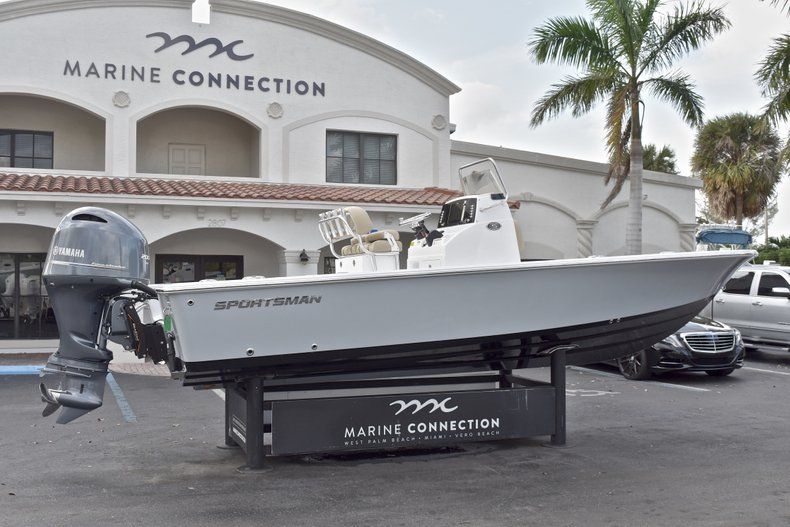Thumbnail 7 for New 2018 Sportsman Masters 227 Bay Boat boat for sale in Vero Beach, FL