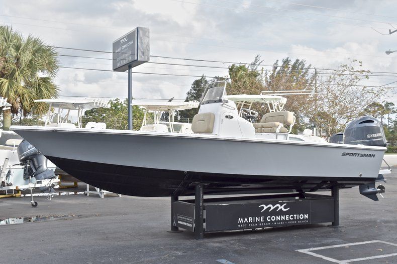 Thumbnail 3 for New 2018 Sportsman Masters 227 Bay Boat boat for sale in Vero Beach, FL