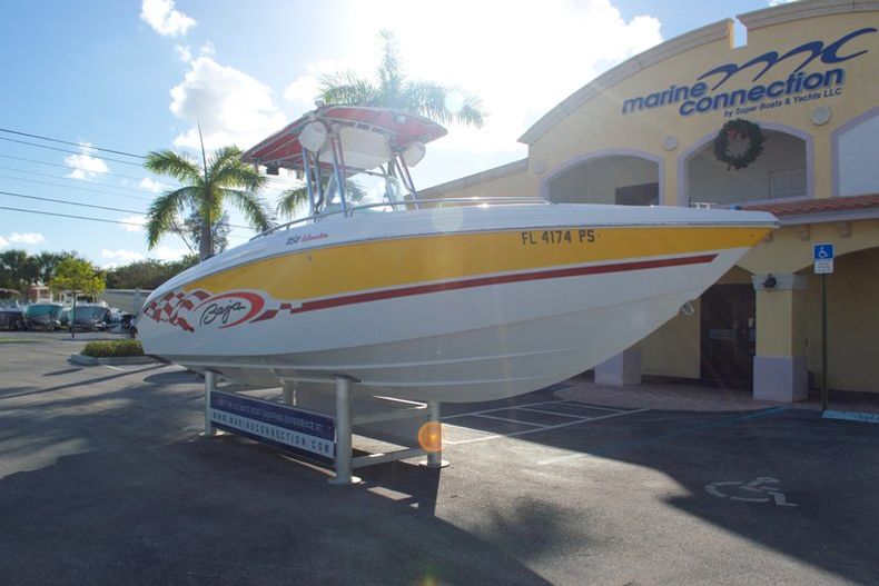 Thumbnail 1 for Used 2002 Baja 250 Islander Center Console boat for sale in West Palm Beach, FL
