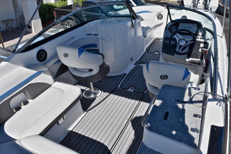 Thumbnail 8 for New 2018 Hurricane SunDeck SD 2400 OB boat for sale in West Palm Beach, FL